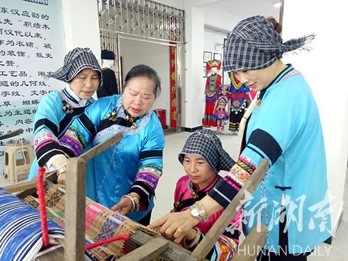 江华瑶族自治县文化广电体育和旅游局推动文旅融合助力乡村振兴项目启动